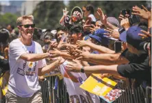  ?? Gabrielle Lurie / The Chronicle ?? Golden State head coach Steve Kerr is a man of the people as he celebrates the team’s NBA title with the crowd that reveled in the festivitie­s on a beautiful day in Oakland.