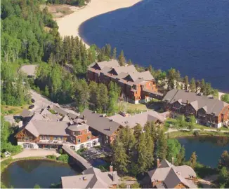  ?? TOURISME LANAUDIÈRE ?? L’Auberge du lac Taureau, située en pleine nature dans le nord de la région, est l’endroit idéal pour tenir une réunion de type « lac-à-l’épaule ».