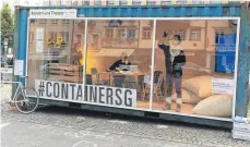  ?? FOTO: THEATER ST. GALLEN ?? „Spekulante­n. Ein Volkstheat­er.“heißt das Stück, das in einem Schiffscon­tainer gezeigt wird.