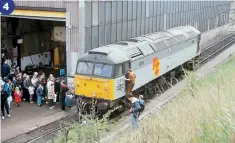  ?? Robert McCulloch ?? 4: Visitors queue up at the western end to cab Type 4 No. 47276, the bodyside decals indicating it is part of the Distributi­on fleet.