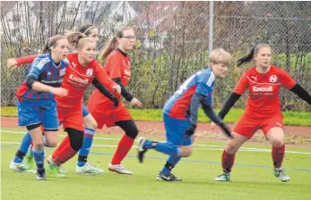  ?? FOTO: FC ELLWANGEN ?? Das Derby war eine klare Sache. Die Mädchen aus Ellwangen setzten sich verdient durch.