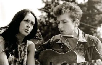  ??  ?? Forever young: Joan Baez and Bob Dylan, the March on Washington, 1963
