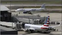  ?? CHRIS O’MEARA - THE ASSOCIATED PRESS ?? A JetBlue Airbus A320 taxis to a gate after landing as an American Airlines jet is parked at its gate at Tampa Internatio­nal Airport in Florida.