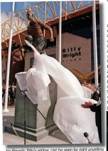  ??  ?? Joy Beverly, Billy’s widow, can be seen far right unveiling the statue (Birmingham Mail)