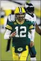  ?? JEFFREY PHELPS —AP ?? Packers QB Aaron Rodgers smiles after throwing a TD against the Eagles on Sunday.