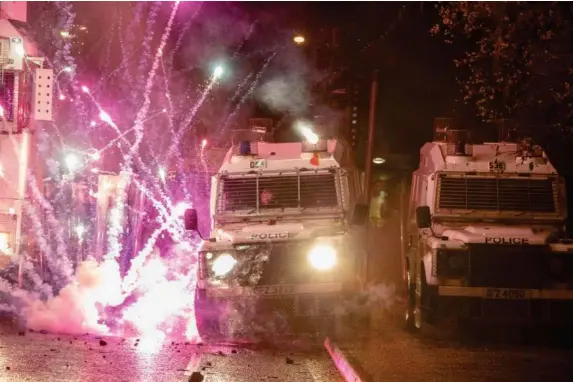  ?? (AFP) ?? Teenagers and young men rioting on the seventh successive night of violence in Belfast