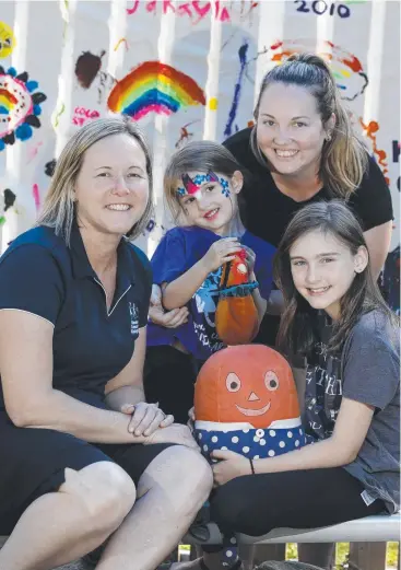  ?? Picture: ANNA ROGERS ?? CELEBRATIO­N: Edmonton Community Kindergart­en director Carol Browning with Heidi McDowell and her daughters Lilly McDowell, 10, and Mikah Judges, 4, who all went to the kindy.