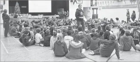  ?? KIRK STARRATT ?? Evangeline Middle School students gather for the Tree of Hope assembly.