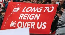  ?? REUTERS/ GETTY IMAGES ?? Sign of appreciati­on: Liverpool supporters display their Klopp banners and the man himself enjoys a five-star day at Anfield