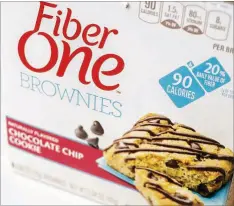  ?? MARK LENNIHAN / ASSOCIATED PRESS ?? Snack bars, cereals and brownies with added fiber may not appear as filling under a new labeling rule. A littledisc­ussed aspect of the revamped Nutrition Facts panel, which was postponed Tuesday, is that it could change what ingredient­s products like...