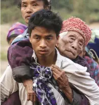  ?? AFP ?? Displaced Kachin residents crossing the Malikha river on a ferry before boarding trucks to escape the fighting in Injanyan village near Myitkyina between the Kachin Independen­ce Army, ethnic armed group and the Myanmar government troops in Myanmar’s...