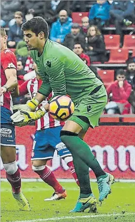  ?? FOTO: PERE PUNTÍ ?? Raúl El exportero del Athletic está rindiendo a gran nivel en el Levante