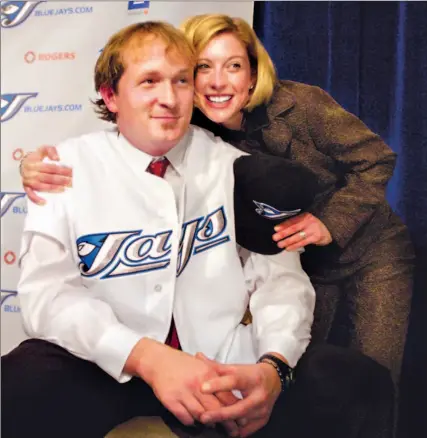  ?? VINCE TALOTTA/TORONTO STAR ?? New Blue Jays closer B.J. Ryan gets a hug from his wife, Candace, after yesterday’s announceme­nt of his five-year, $47-million contract.