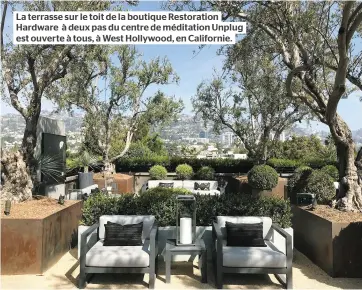  ??  ?? La terrasse sur le toit de la boutique Restoratio­n Hardware à deux pas du centre de méditation Unplug est ouverte à tous, à West Hollywood, en Californie.