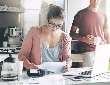  ??  ?? SEA PRECAVIDO Lo ideal es planificar los gastos consideran­do tanto ingresos como egresos personales, para no llevarse sorpresas de último momento.