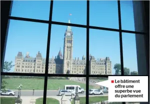  ??  ?? √ Le bâtiment offre une superbe vue du parlement
Le gouverneme­nt fédéral a lancé hier des consultati­ons avec séances publiques. Un sondage en ligne (www.canada.ca/100ruewell­ington) aura lieu du 18 août au 9 septembre afin de trouver une nouvelle...