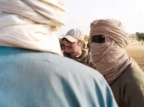  ?? ?? Moussa, an interprete­r talks to villagers and MINUSMA soldiers during a reconnaiss­ance mission.