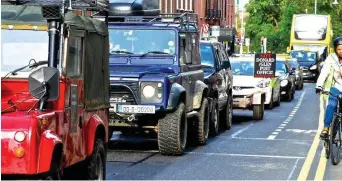  ??  ?? The motorcade of 4x4 vehicles on their way to Leinster House.