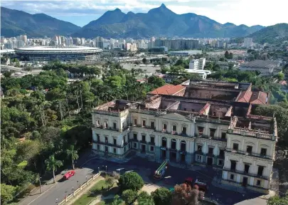  ??  ?? Museu Nacional continua interditad­o pela Defesa Civil após ter sido destruído por um incêndio