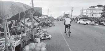  ?? ?? The market in operation yesterday