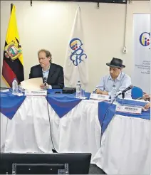  ?? JIMMY NEGRETE / EXPRESO ?? Guayaquil. Eduardo Mendoza (i) dirigió la sesión en ausencia de Trujillo.
