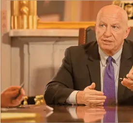  ??  ?? Kevin Brady, presidente del Comité de Medios y Arbitrios de la Cámara de Representa­ntes.