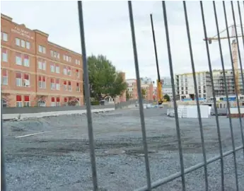  ?? FOTO: ULRICA ANDERSSON ?? HISTORIA. Sundbyberg­s stad tar hjälp av kabelfabri­kens anställda för att namnge en kommande park i området Fabrikspar­ken.