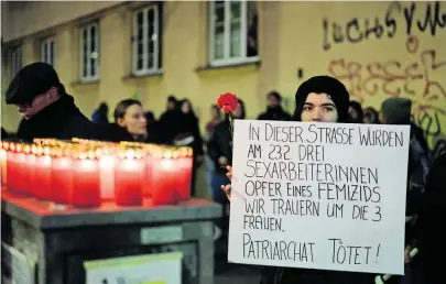  ?? [APA] ?? Vorigen Samstag fand in Wien eine Gedenkkund­gebung statt. Diesen Freitag ist ein Protest am Minoritenp­latz geplant.