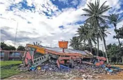  ??  ?? MEXICO: View of a collapsed hotel in Juchitan de Zaragoza, state of Oaxaca following the 8.2 magnitude earthquake that hit Mexico’s Pacific Coast.—AFP