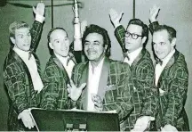  ?? [COLUMBIA ARCHIVES PHOTOS] ?? Johnny Mathis records with the cast of “Forever Plaid” in 1999.