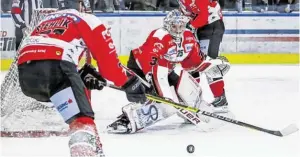  ?? BILD: SN/GEPA ?? Znaim-Goalie Tapio Lassila ließ die Bullen verzweifel­n.