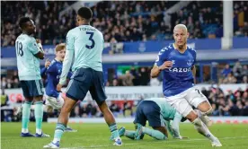  ?? ?? Richarliso­n celebrates his vital equaliser for Everton against Leicester. Photograph: Philip Bryan/ProSports/Shuttersto­ck