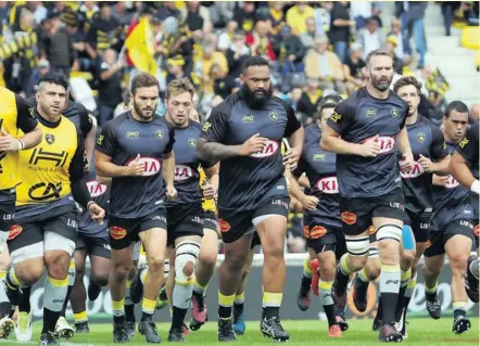  ?? Photo Midi Olympique - Patrick Derewiany ?? Les Rochelais de Uini Atonio (au centre), découvriro­nt cette saison la «grande» Coupe d’Europe. Ils récoltent les fruits de leur très belle saison dernière.