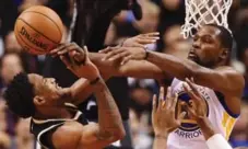  ?? FRANK GUNN/THE CANADIAN PRESS FILE PHOTO ?? The Raptors will have their hands full against Kevin Durant, right, and the Warriors in Oakland — with or without DeMar DeRozan.
