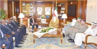  ??  ?? Acting Prime Minister and Foreign Minister Sheikh Sabah Al-Khaled Al-Hamad Al-Sabah meets with Somali Defense Minister General Abdulkadir Sheikh Dini.