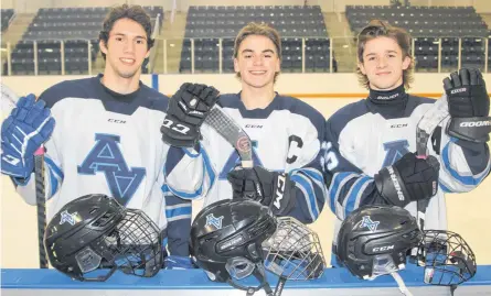  ?? JASON MALLOY ?? The Avon View Avalanche are ready to host the School Sport Nova Scotia Division 1 boys’ hockey championsh­ip April 1-3. From left are Carter Hood, Camdyn Burgess and Gavin Sheehy.