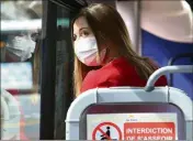  ?? ?? Le port du masque reste obligatoir­e dans les transports en commun. (Photo d’archives Sébastien Botella)