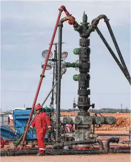  ?? Steve Gonzales / Houston Chronicle file ?? A Halliburto­n wellhead is visible at a fracking site in Midland.