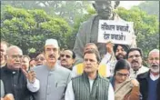  ??  ?? Congress chief Rahul Gandhi along with Lok Sabha MP Mallikarju­n Kharge (extreme left), senior leader Ghulam Nabi Azad (2nd from left) and others protest in New Delhi on Thursday. ARVIND YADAV/HT