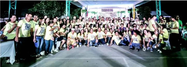  ?? — Chris Navarro ?? The Sto. Rosario High School (SRHS) in Minalin held its 13th grand alumni homecoming over the weekend and was hosted by former Councilor Rondon Mercado. Joining him were teachers of SRHS and Principal Comele Tayag. The whole alumni community was...