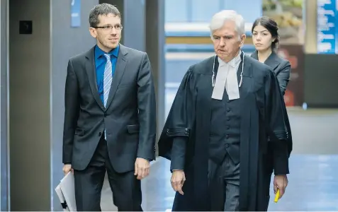  ?? DARIO AYALA/Postmedia News ?? Defence psychiatri­st Dr. Joel Watts, left, and defence lawyer Luc Leclair at the trial of Luka Magnotta in a Montreal courthouse this week. On Wednesday, the
Crown highlighte­d the fact that Watts apparently missed an opportunit­y to ask Magnotta about...