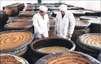  ?? PHOTOS ROVIDED TO CHINA DAILY ?? The artisanal skills in making Chongming rice wine, or and passed on between generation­s. laobaijiu, used to be something every family on the island cherished