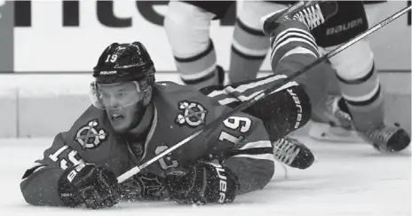  ?? JONATHAN DANIEL/GETTY IMAGES ?? Jonathan Toews, diving for a loose puck, and the Blackhawks played desperate hockey in the third period, but Anaheim held on for a 2-1 series lead.