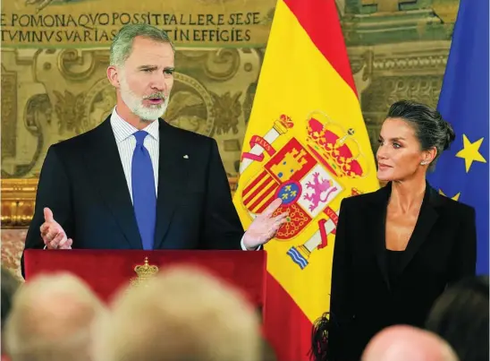  ?? EFE ?? Los Reyes reciben en audiencia en el Palacio Real a los participan­tes de la Asamblea Parlamenta­ria de la OTAN, que se celebra en Madrid