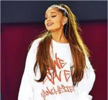  ??  ?? Ariana Grande sul palco dell’Old Trafford Cricket Ground