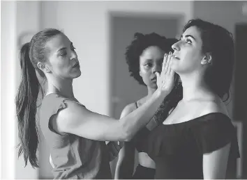  ?? BLAIZE THOMAS ?? Siobhan Richardson, left, works with stars Dainty Smith and Julia Matias on a scene for Serenity Wild, which played at Summerwork­s Performanc­e Festival in Toronto last year.