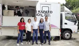  ?? In photo (L-R): Alagang Kapatid Foundation Executive Director Menchie Silvestre, TV5 Chief Finance Officer Anna Isabel V. Bengzon, FOTON Philippine­s President Rommel Sytin, FOTON Philippine­s Executive Vice President Anna Maria Parado and TV5 Business Unit ??