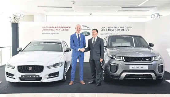  ??  ?? Charnchai Mahantakhu­n (right), managing director of Inchcape Thailand, an importer and distributo­r of British cars, with Garth Turnbull, pre-owned manager for Jaguar Land Rover Asia Pacific.