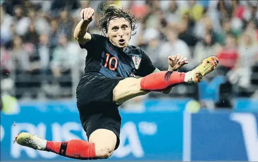  ?? FRANCK FIFE / AFP ?? Luka Modric probó este remate tan plástico en el encuentro de semifinale­s contra Inglaterra