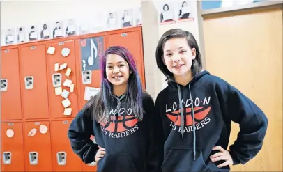  ?? [ADAM CAIRNS/DISPATCH] ?? Riley Colestock, 13, right, holding hands with her sister, Bailey, 11, said #Whyyoumatt­er helped her deal with her anxiety.